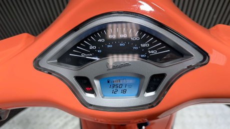 Piaggio Vespa Primavera 2018 ONLY 13K LONG MOT GREAT COLOUR SCHEME 125CC SCOOTER 44