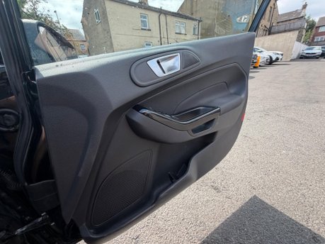 Ford Fiesta ZETEC 21