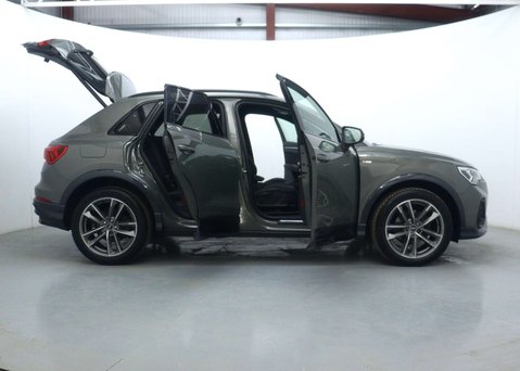 Audi Q3 1.5 TFSI CoD 35 Black Edition SUV 5dr Petrol S Tronic Euro 6 (s/s) (150 ps) 62