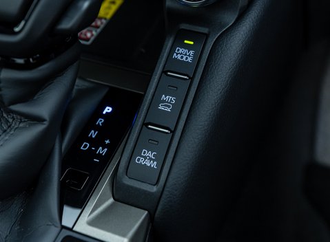 Toyota Land Cruiser Invincible 34