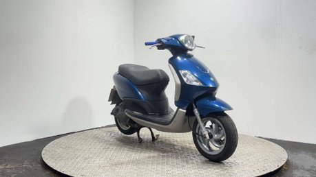 Piaggio Fly 2011 RUNNING PROJECT BIKE SPARES OR REPAIR 125CC SCOOTER 2