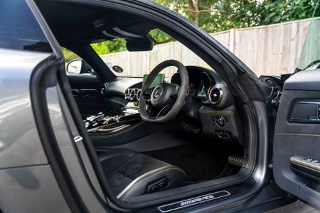 Mercedes-Benz AMG GT R PREMIUM. CARBON EXTERIOR PACKS 1 & 2. CARBON ENGINE BAY. CERAMIC BRAKES 8
