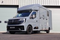 Renault Master DEMO MODEL 3.5 TON ADVANCE 150 AUTO STALLION BUILD SEEKER HORSEBOX REAR BED