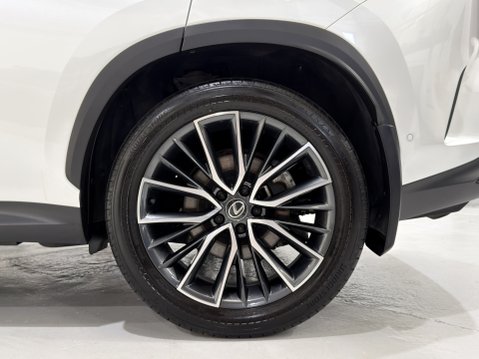 Lexus NX 450H PLUS TAKUMI Pan Roof + Mark Levinson Sound 26