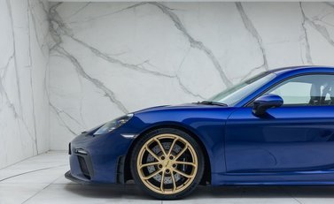Porsche Cayman GT4 (718) 36