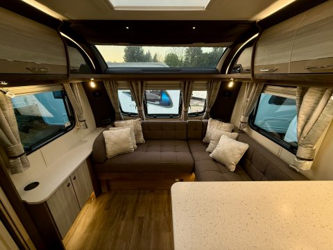 Coachman Lusso 1  17