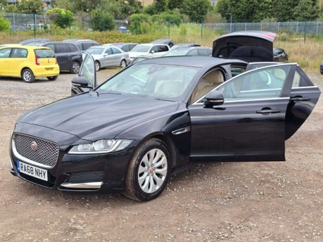 Jaguar XF 2.0d Portfolio Saloon 4dr Diesel Auto Euro 6 (s/s) (163 ps) 8