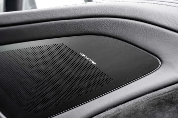 Aston Martin Vanquish V12. ONE OWNER. LOW MILEAGE. CARBON FIBRE INTERIOR. ONE-77 WHEEL. B & O. 5