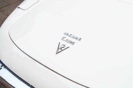 Jaguar E-Type Series III V12 Roadster 12
