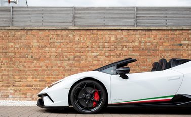 Lamborghini Huracan Spyder LP640-4 Performante 28