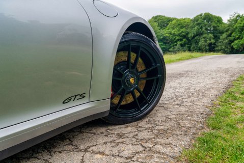 Porsche 911 Targa 4 GTS PDK 6