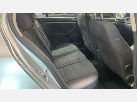 Volkswagen Golf SE 11