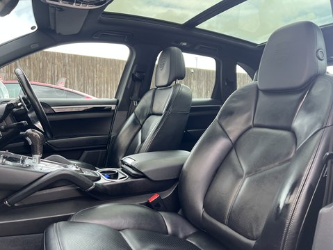 Porsche Cayenne 3.0 TD V6 Platinum Edition SUV 5dr Diesel TiptronicS 4WD Euro 6 (s/s) (262 18