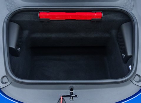 Porsche 911 Carrera 4 GTS (991.2) British Legends Edition 36