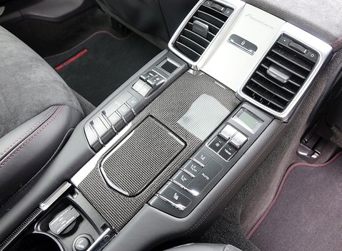 Porsche Panamera GTS 19