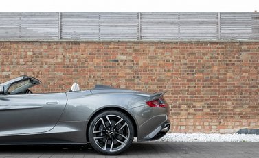 Aston Martin Vanquish S Volante 32