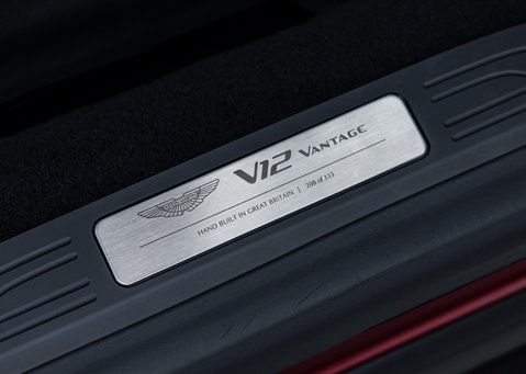 Aston Martin V12 Vantage 