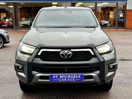 Toyota Hilux 2.8 HI-Luxury Invincible X D-4D 4WD Double Cab Auto 4WD 5dr 5