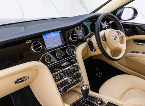 Bentley Mulsanne V8 11
