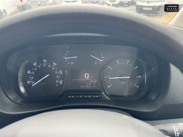 Peugeot Expert MWB L2H1 Bluehdi Professional Premium Plus Air Con Cruise SELECT 18