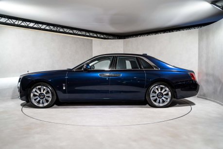 Rolls-Royce Ghost V12. STARLIGHT. H, C & M SEATS. REAR ENTERTAINMENT. HUD. A/CRUISE CONTROL 9