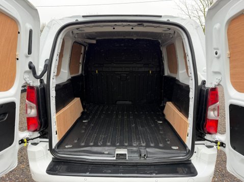 Peugeot Partner 1.5 BlueHDi 1000 Asphalt Premium Standard Panel Van EAT8 SWB Euro 6 (s/s) 5 26
