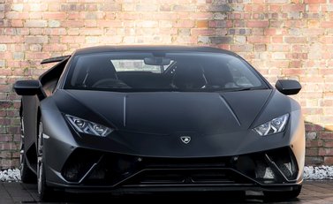 Lamborghini Huracan LP640-4 Performante 1