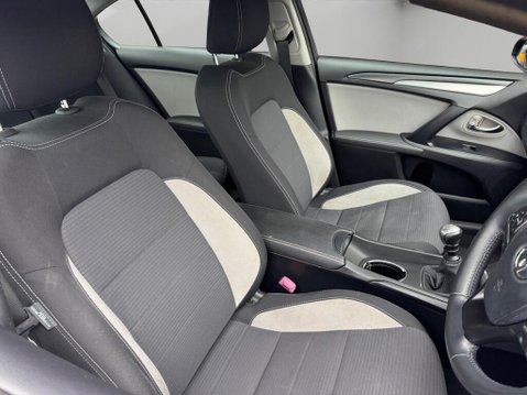 Toyota Avensis 1.6 D-4D Business Edition Euro 6 (s/s) 4dr 9