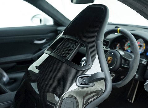 Porsche 911 GT3 RS Weissach (991.2) 12