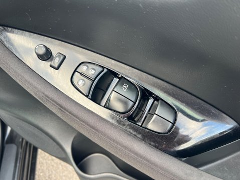 Nissan LEAF 30kWh Acenta Auto 5dr 33