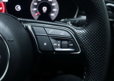 Audi A4 2.0 A4 Black Edition 35 TFSI Semi-Auto 4dr 40