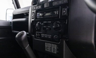 Land Rover Defender 90 Landmark 17