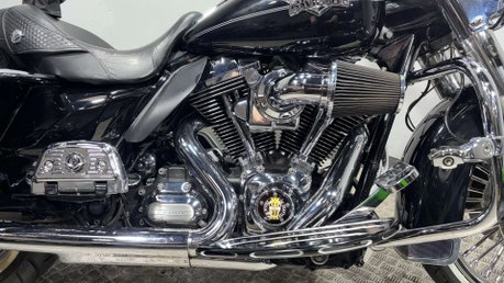 Harley-Davidson Touring 1690 FLHRC ROADKING CLASSIC 2012 TO MANY EXTRAS 21' WHEEL 9