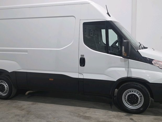 Iveco Daily DAILY BUISNESS 35S18 DIESEL 3.0 Van 3520L WB 3