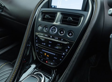 Aston Martin DB11 V8 21