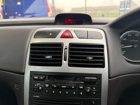 Peugeot 307 1.6 16v SE 5dr (a/c) 19