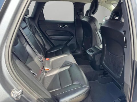 Volvo XC60 2.0 D4 Momentum Pro Auto AWD Euro 6 (s/s) 5dr 44