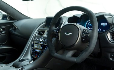 Aston Martin DBS Superleggera 9