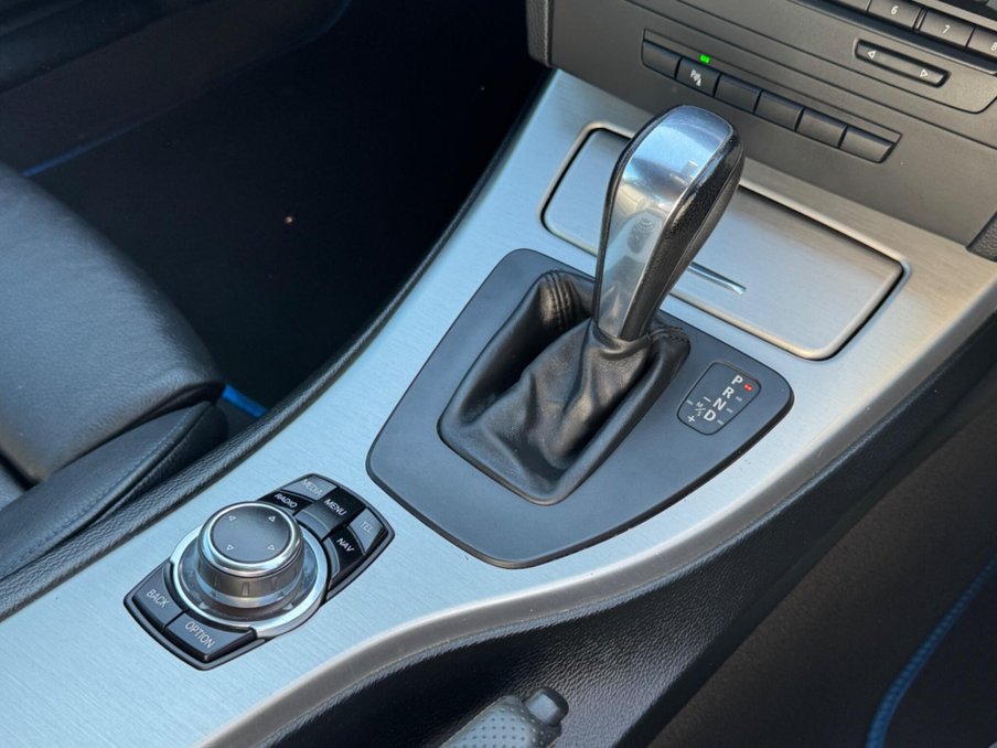 2012 BMW 3 Series — image 26