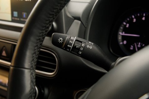 Hyundai KONA PREMIUM SE 18