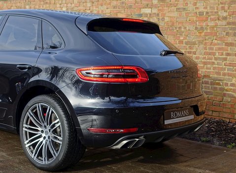 Porsche Macan Turbo 18