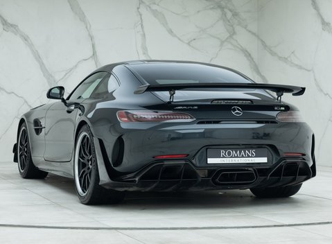 Mercedes-Benz AMG GT R PRO 7