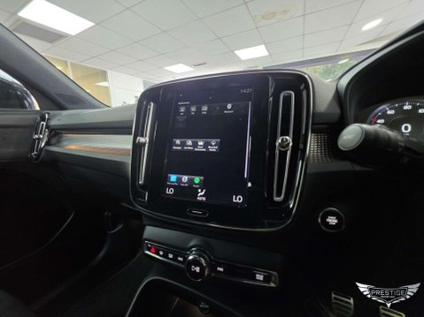 Volvo XC40 1.5 T3 R-Design Euro 6 (s/s) 5dr 38