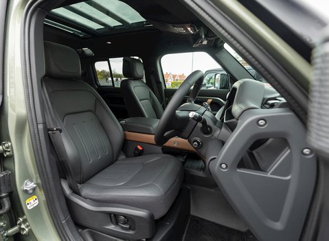 Land Rover Defender 110 X P400 12