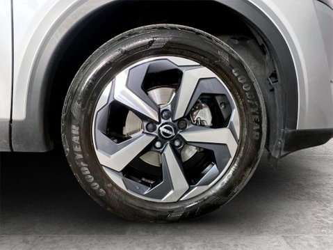 Nissan Qashqai 1.3 DIG-T MHEV N-Connecta SUV 5dr Petrol Hybrid XTRON Euro 6 (s/s) (158 ps) 10
