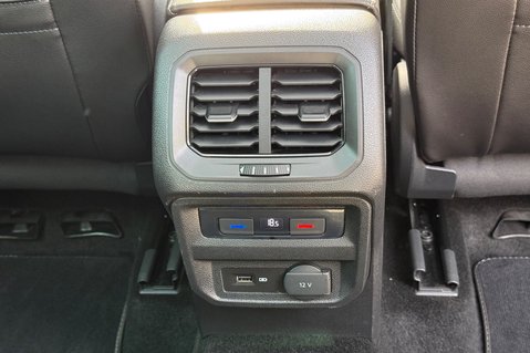 Volkswagen Tiguan R-LINE TECH TSI EVO DSG -CAMERA -FULL VW SERVICE HISTORY  34