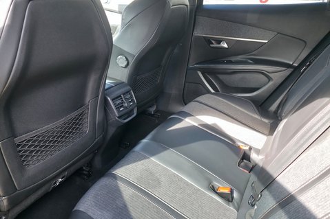 Peugeot 3008 1.5 BLUEHDI S/S GT LINE SAT NAV! BLUETOOTH!LAST OWNER 5 YEARS 6 SERVICES! 19