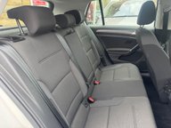 Volkswagen Golf E-GOLF 9
