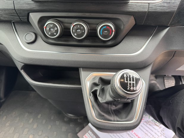 Renault Trafic LWB L2H1 Ll30 Sport Dci Air Con Navigation Sensors EURO 6 SELECT 32