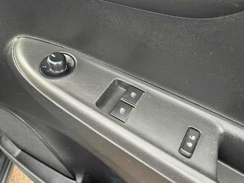 Vauxhall Viva 1.0 [73] SE 5dr [A/C] 18